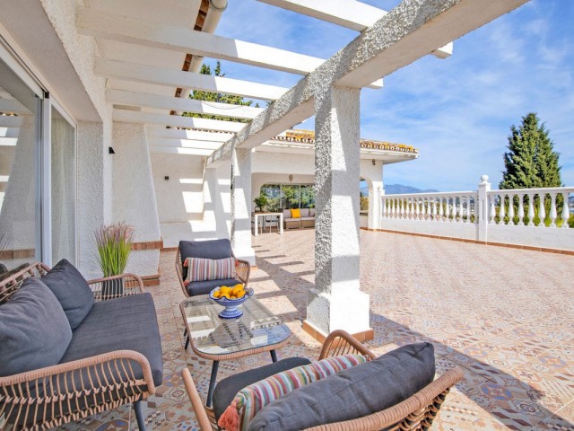 Villa con 5 Dormitorios  en Torrenueva