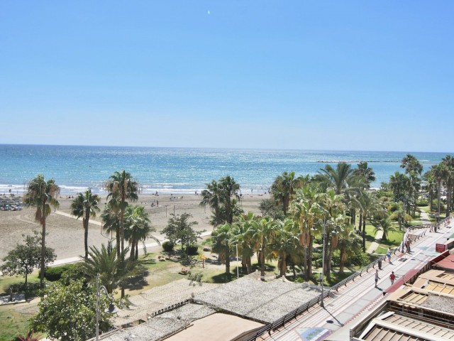 Apartamento con 2 Dormitorios  en Benalmadena