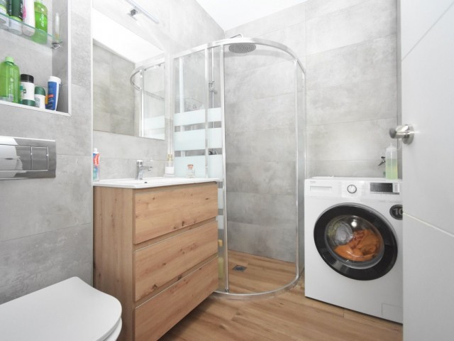 Apartamento con 2 Dormitorios  en Benalmadena