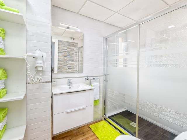 Apartamento con 3 Dormitorios  en Málaga