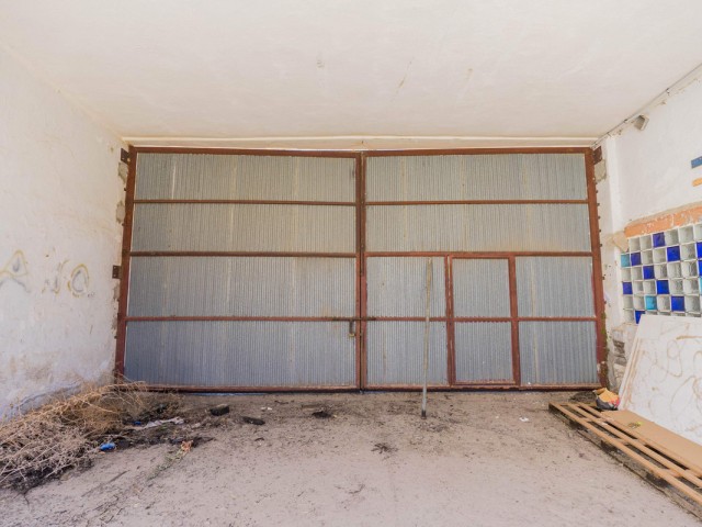 Comercial con 0 Dormitorios  en La Colina