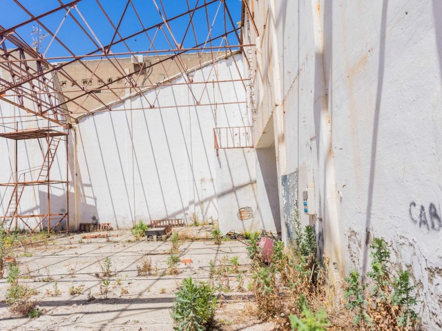 Commercial in La Colina