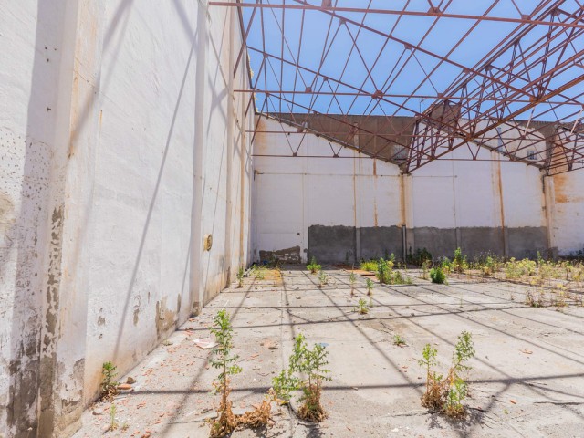 Commercial in La Colina