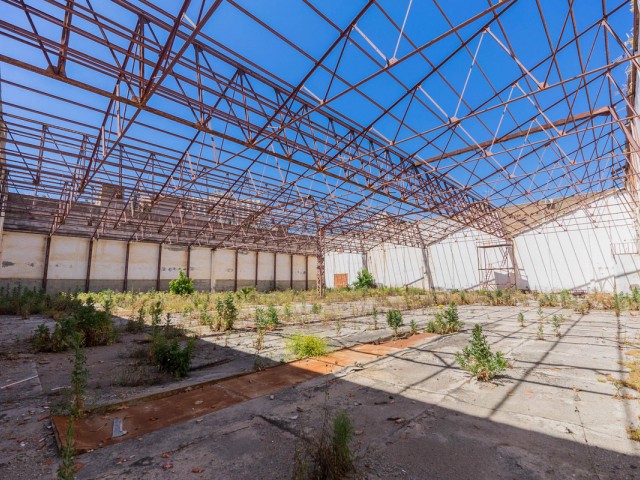 Commercial in La Colina