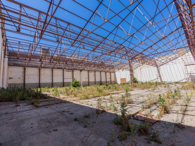 Commercial in La Colina