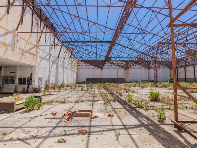 Commercial in La Colina