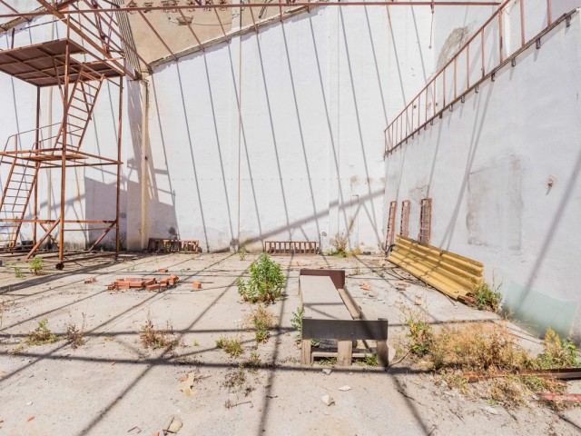 Commercial in La Colina