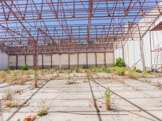 Commercial in La Colina