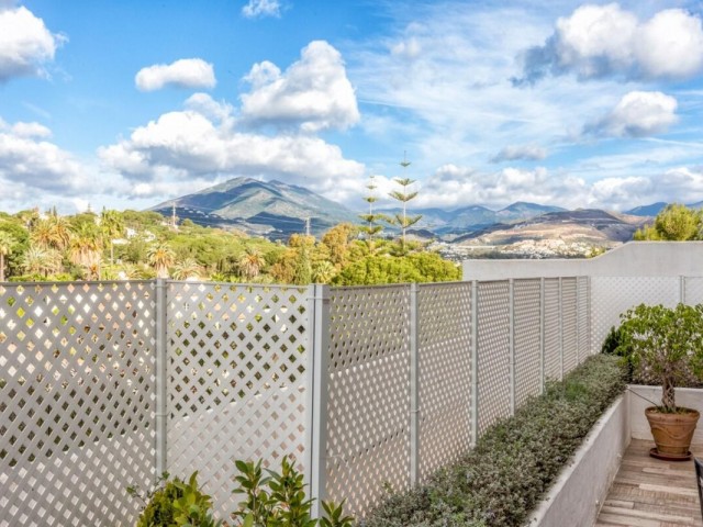 2 Bedrooms Apartment in Nueva Andalucía