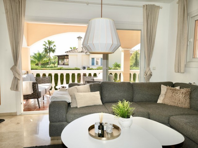 Villa con 5 Dormitorios  en La Capellania