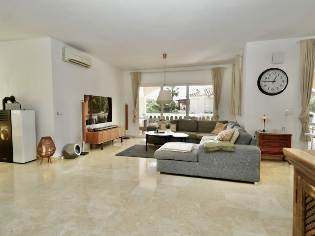 Villa con 5 Dormitorios  en La Capellania