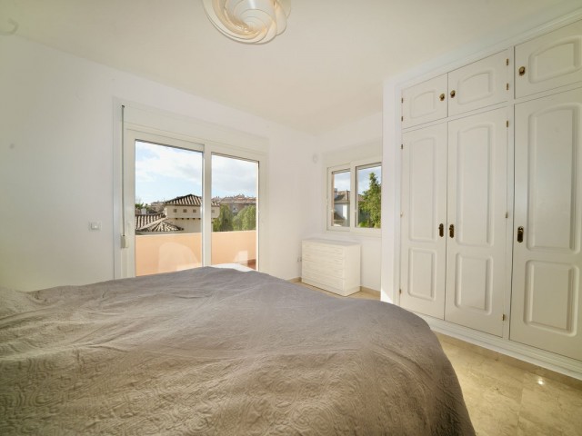 Villa con 5 Dormitorios  en La Capellania