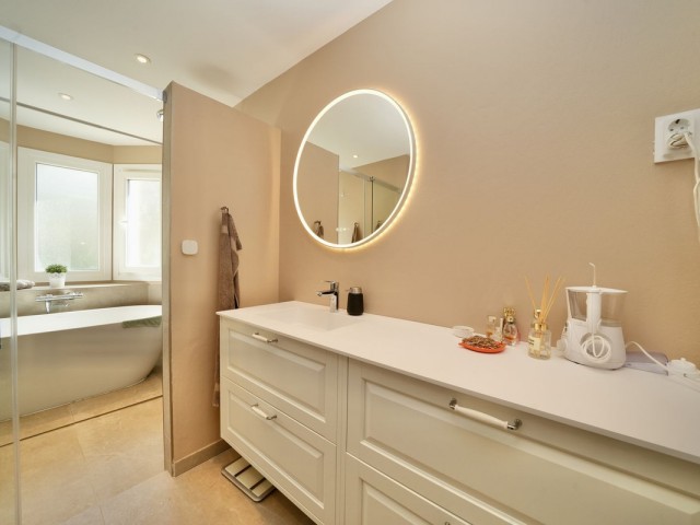 Villa con 5 Dormitorios  en La Capellania