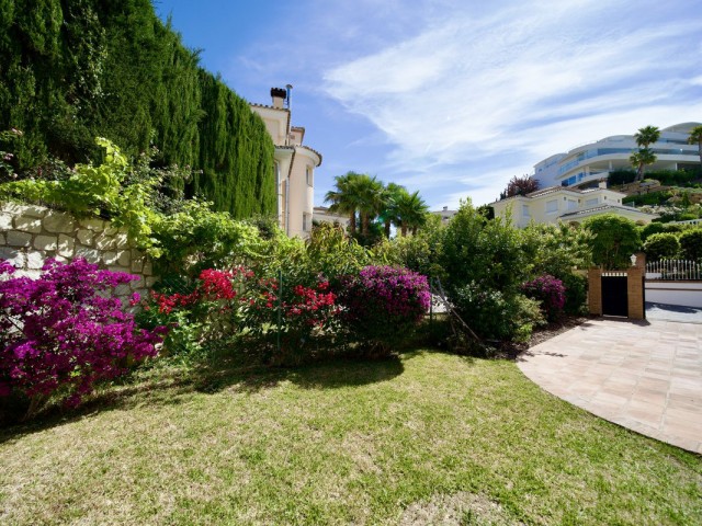 Villa con 5 Dormitorios  en La Capellania