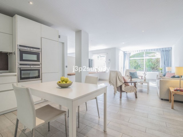 3 Bedrooms Apartment in Guadalmina Baja