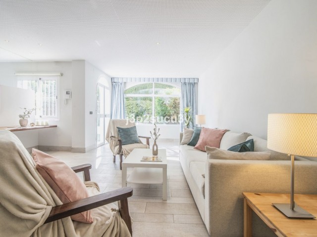 3 Bedrooms Apartment in Guadalmina Baja