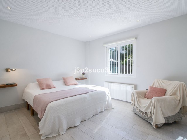 3 Bedrooms Apartment in Guadalmina Baja