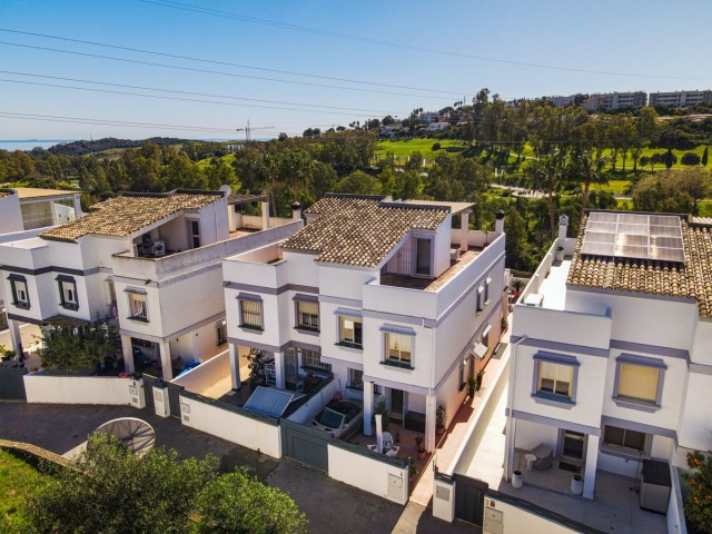 Maison mitoyenne avec 3 Chambres  à Estepona