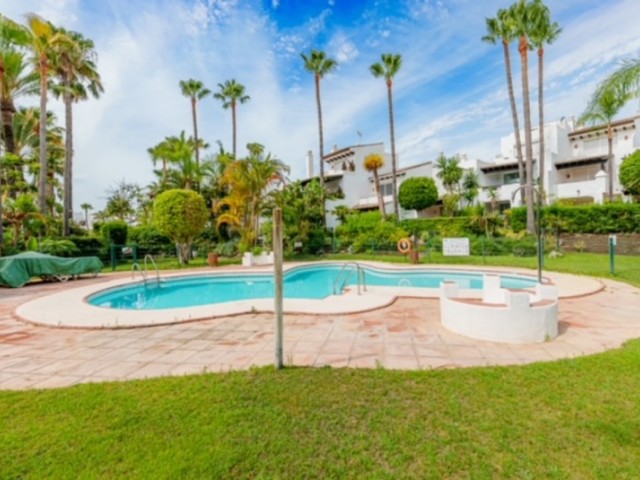 4 Makuuhuoneen Rivitalo Estepona