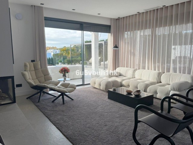 4 Soveroms Rekkehus i Estepona