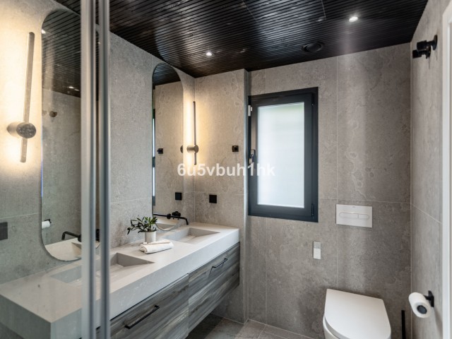 4 Soveroms Rekkehus i Estepona