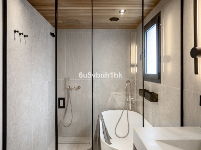 4 Soveroms Rekkehus i Estepona