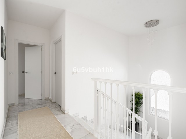 Maison mitoyenne avec 4 Chambres  à Campo Mijas