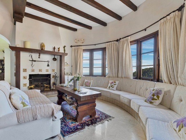 4 Bedrooms Villa in Mijas