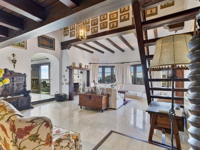 4 Bedrooms Villa in Mijas