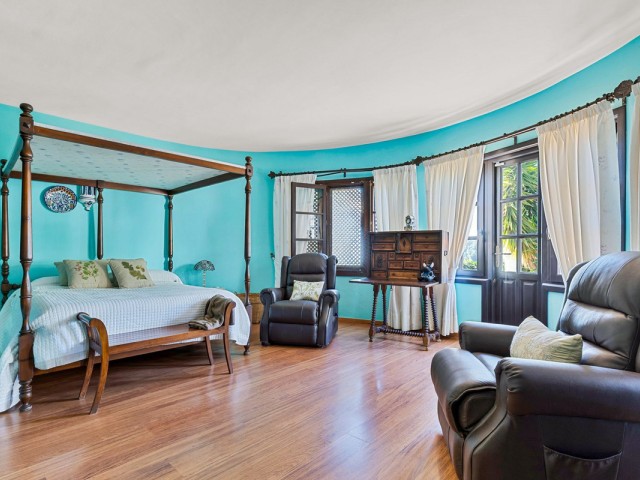 4 Bedrooms Villa in Mijas