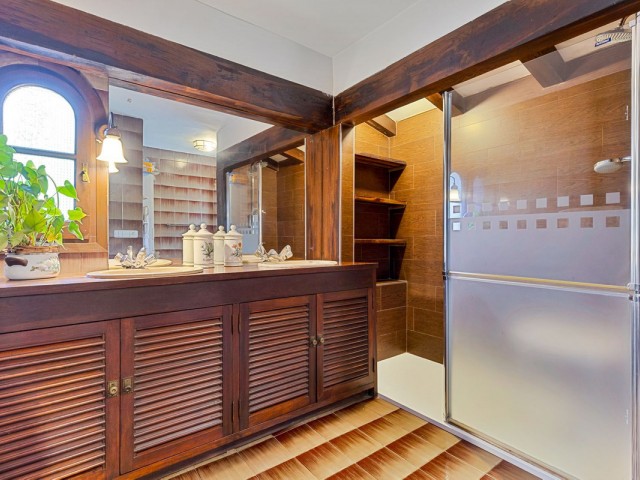 4 Bedrooms Villa in Mijas