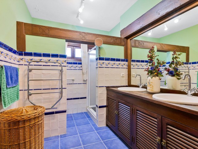 4 Bedrooms Villa in Mijas