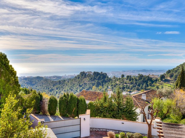 4 Bedrooms Villa in Mijas