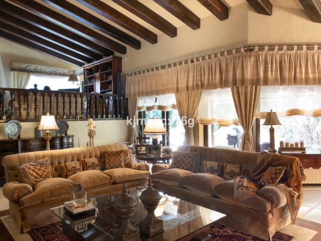 7 Makuuhuoneen Huvila Calahonda