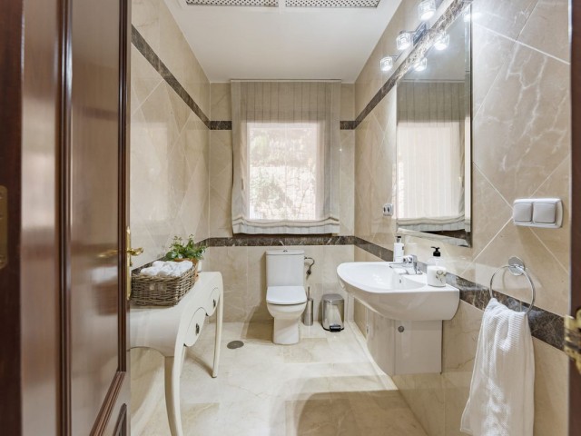 6 Bedrooms Villa in Nueva Andalucía