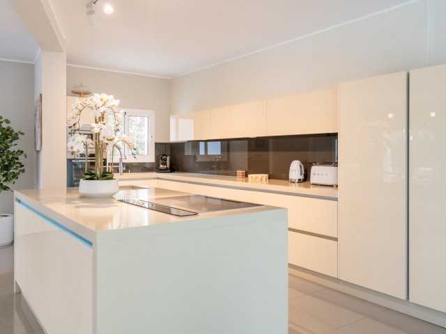 4 Makuuhuoneen Huvila Benahavís