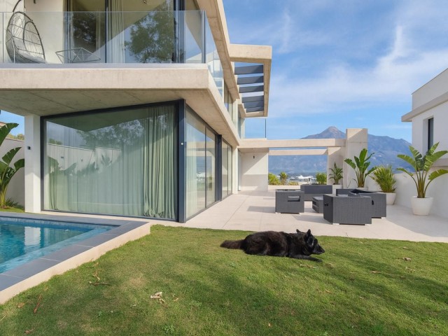 2 Bedrooms Villa in Nueva Andalucía