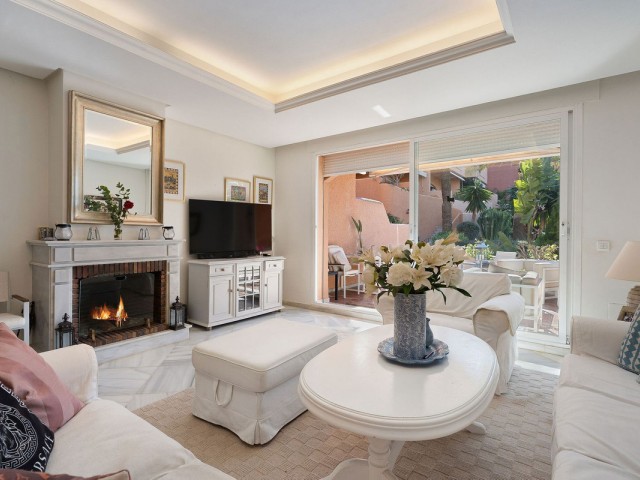 Maison mitoyenne avec 3 Chambres  à Nueva Andalucía