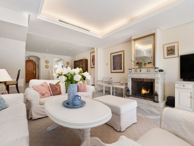 Maison mitoyenne avec 3 Chambres  à Nueva Andalucía