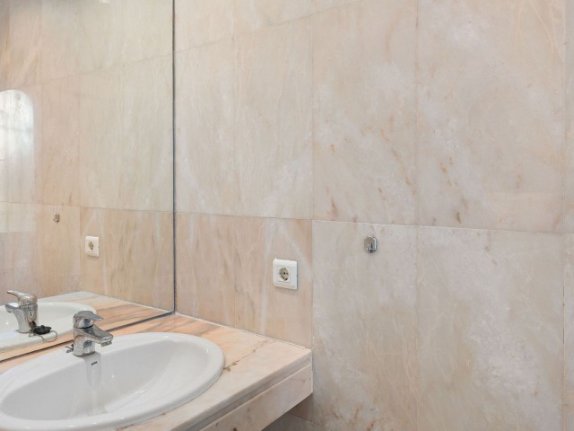 Maison mitoyenne avec 3 Chambres  à Nueva Andalucía