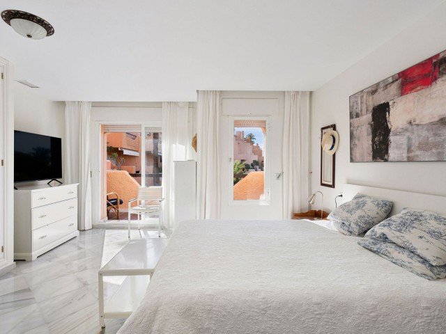 Maison mitoyenne avec 3 Chambres  à Nueva Andalucía