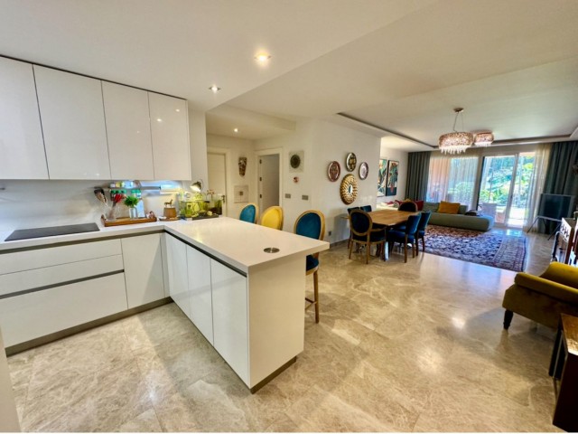 2 Sovrums Lägenhet i Marbella