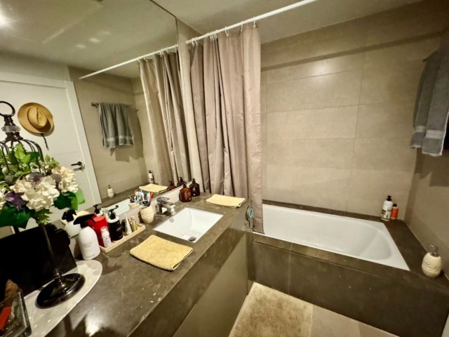 2 Sovrums Lägenhet i Marbella