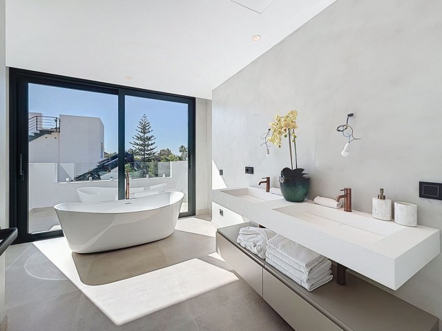 5 Soveroms Villa i Nagüeles