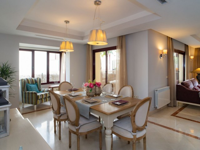 4 Bedrooms Townhouse in Nueva Andalucía