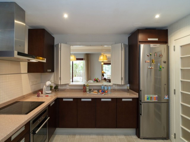 4 Bedrooms Townhouse in Nueva Andalucía