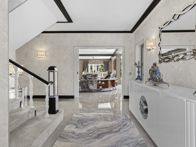 5 Soveroms Villa i Estepona