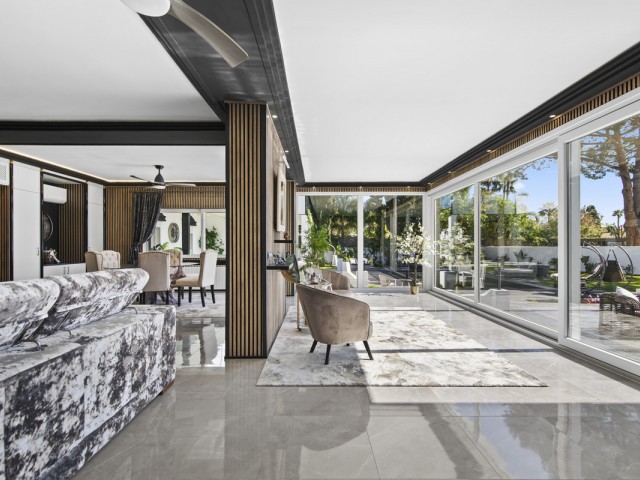 5 Soveroms Villa i Estepona