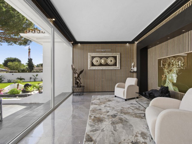 5 Soveroms Villa i Estepona