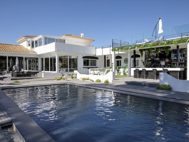 5 Soveroms Villa i Estepona